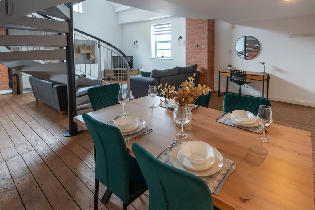 City apt ideal for contractors & weekend stays - View 21