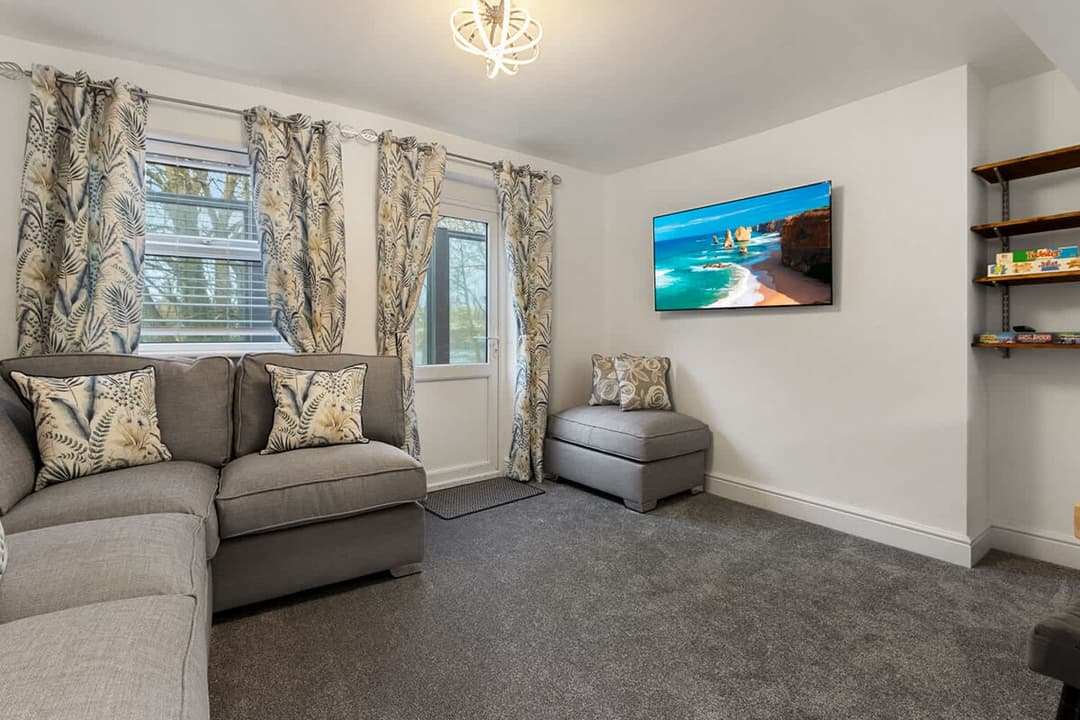 3 Bedroom Waterfront Cottage | Parking - View 5