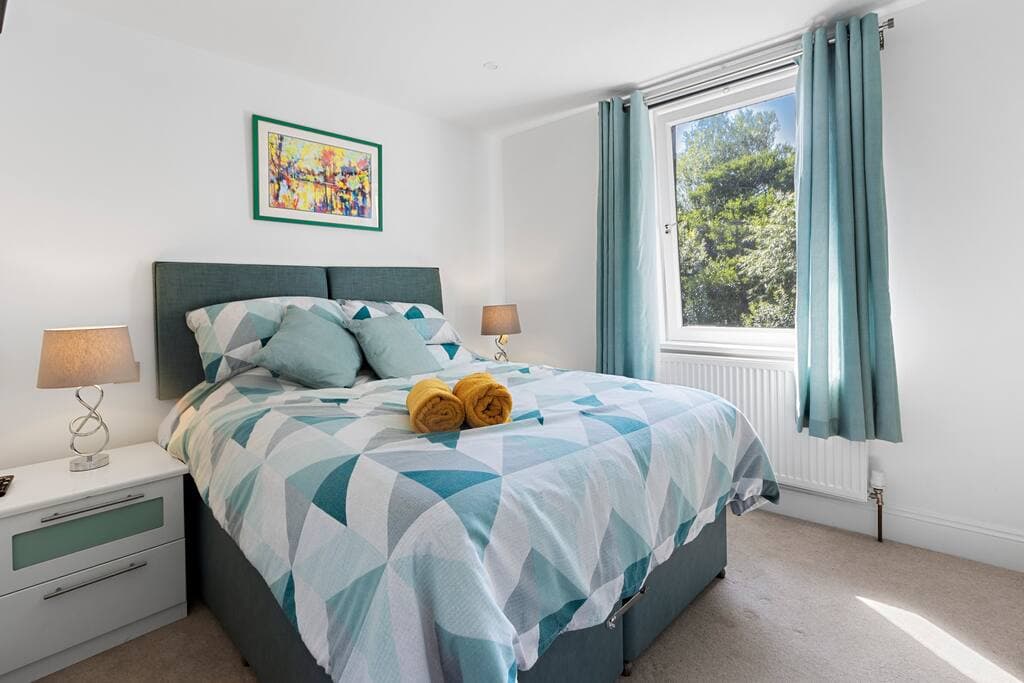  3 Bedroom Waterfront Cottage | Exeter  - View 4