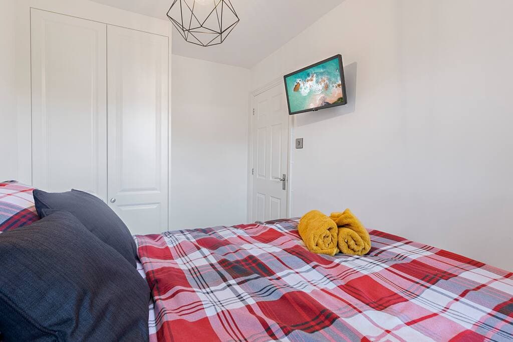  3 Bedroom Waterfront Cottage | Exeter  - View 7