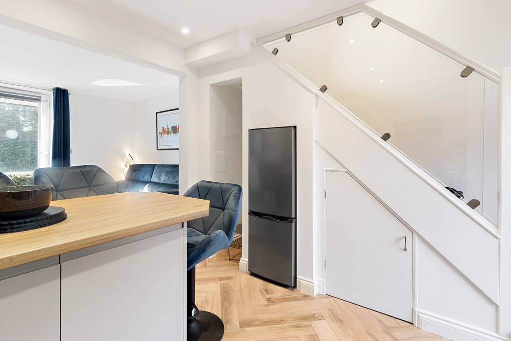  3 Bedroom Waterfront Cottage | Exeter  - View 9