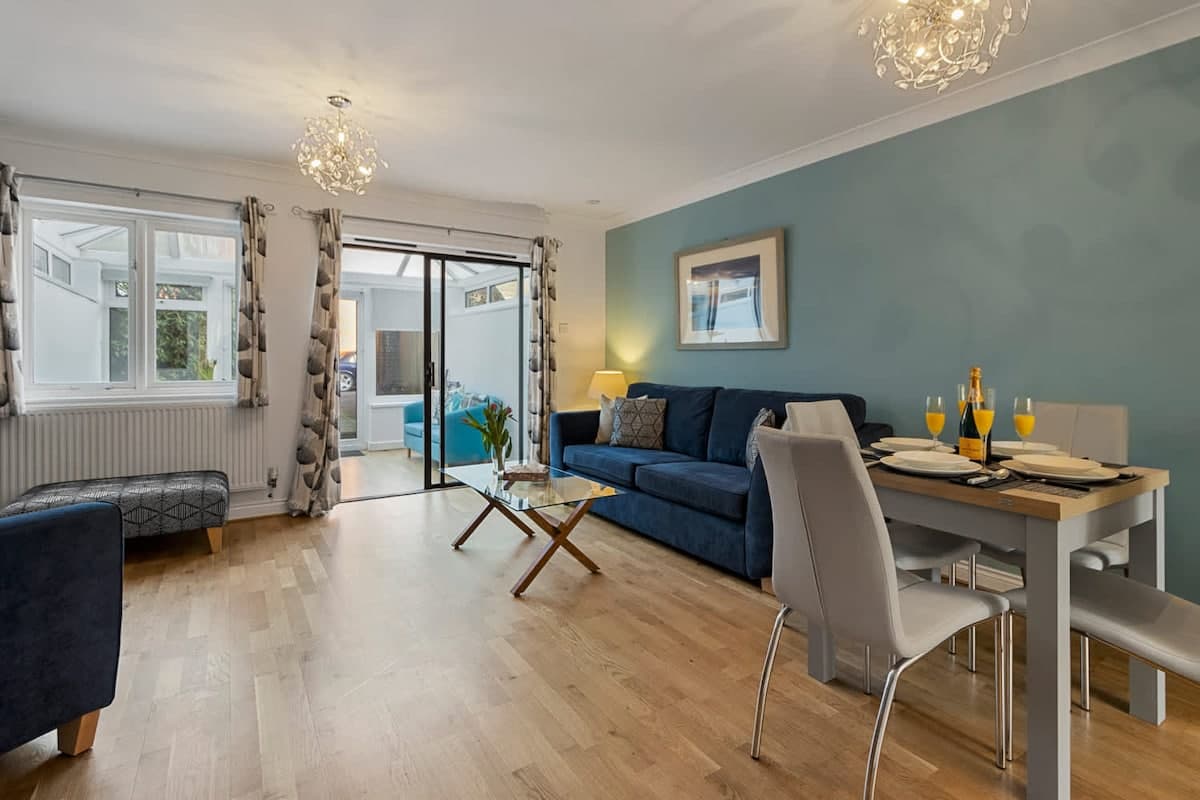 3 Bedroom House - Exeter Quay - Parking