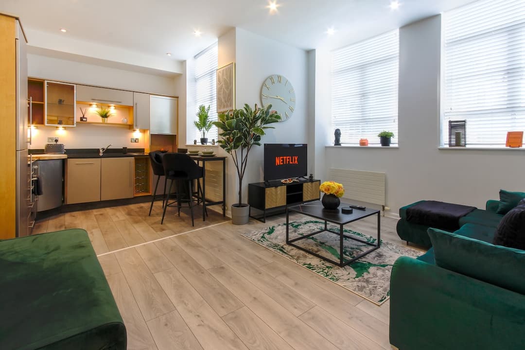 1 Bedroom Apartment | Brighton - View 3