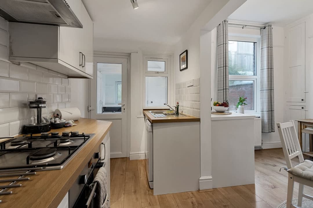 Exeter | 2 Bedroom House | Near Train Station - View 9