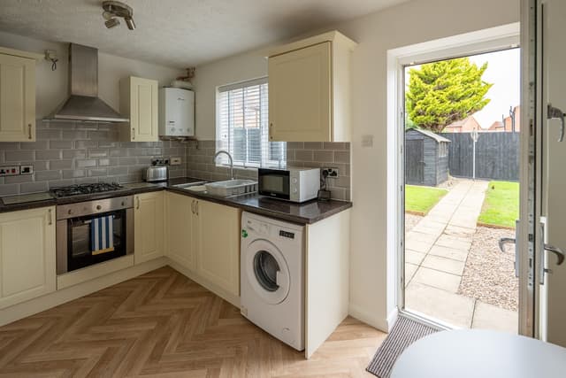 2 Bed Cottage Ideal For Contractors & W/end Stays   - View 3