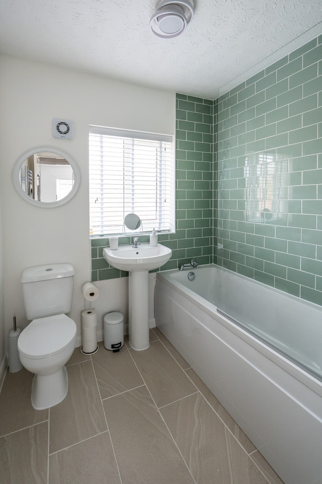 2 Bed Cottage Ideal For Contractors & W/end Stays   - View 6