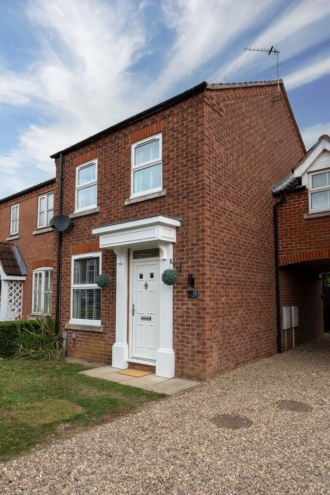 2 Bed Cottage Ideal For Contractors & W/end Stays   - View 3