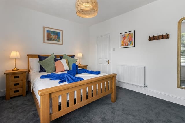 3 Bedroom House (sleeps 7) - Exeter - View 3