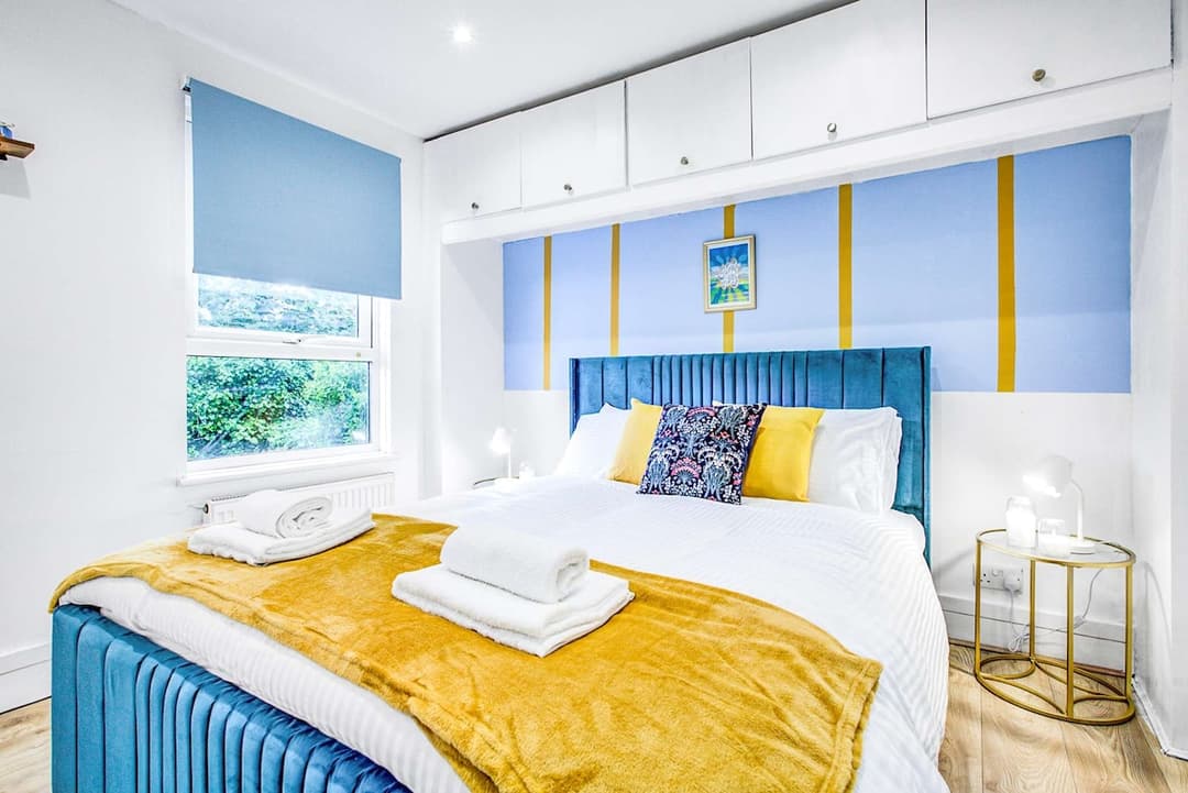 Wimbledon / 3 Bed 3bath / Close To Train Station - View 2