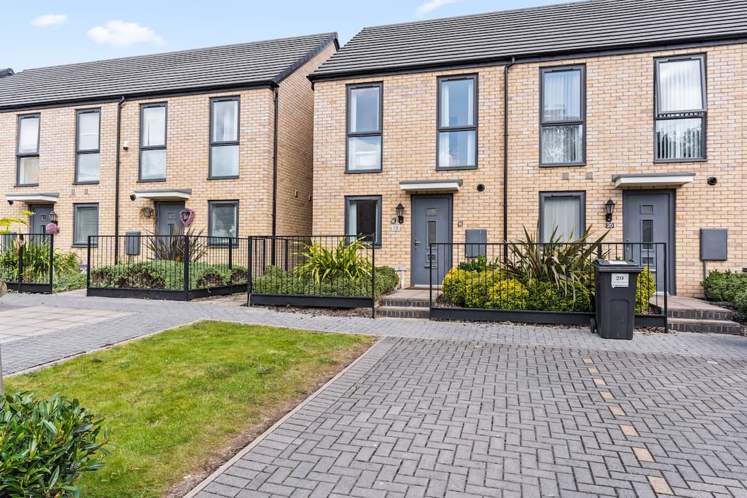 Modern City 2 Bedroom House | Work & Leisure | Free Parking - View 7