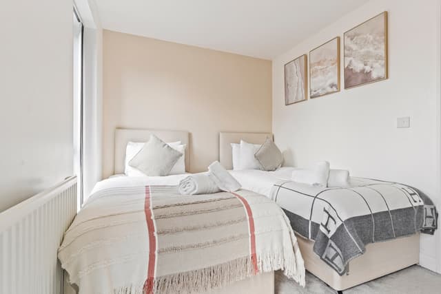 Modern City 2 Bedroom House | Work & Leisure | Free Parking - View 3