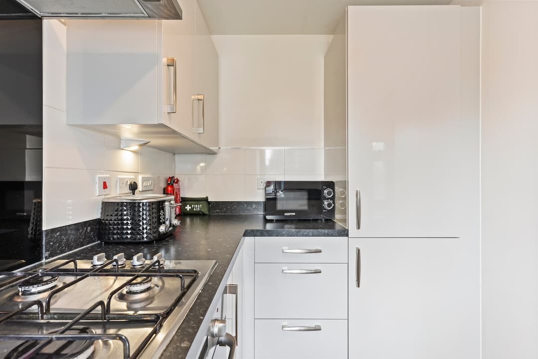 Modern City 2 Bedroom House | Work & Leisure | Free Parking - View 9
