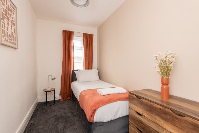 3 Bedroom House | Durham - View 1
