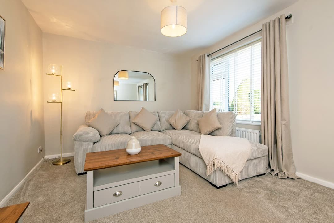 Comfortable, modern 2 bed house - View 13