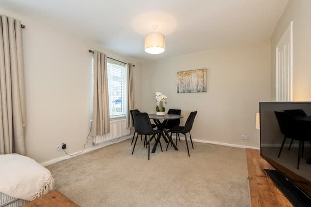 Comfortable, modern 2 bed house - View 3