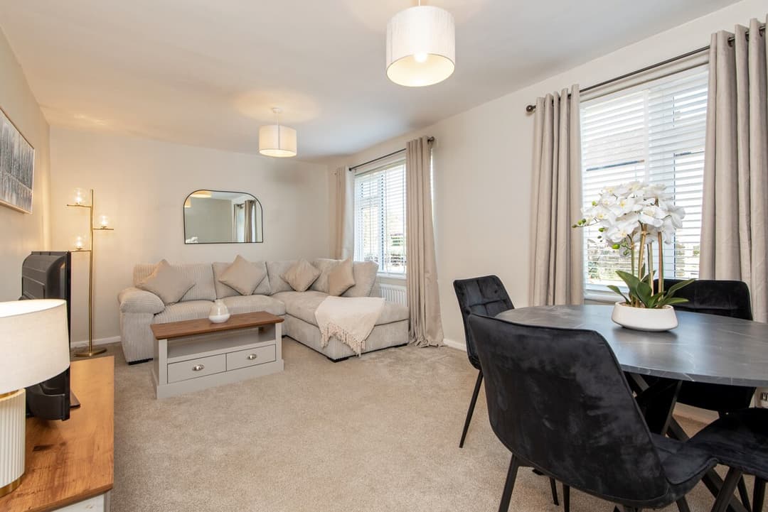 Comfortable, modern 2 bed house - View 1