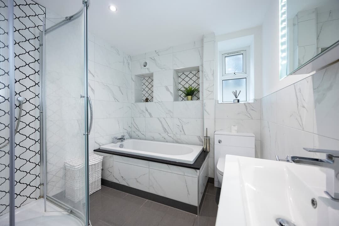2 Bedroom Luxury Apartment | Brighton - View 5