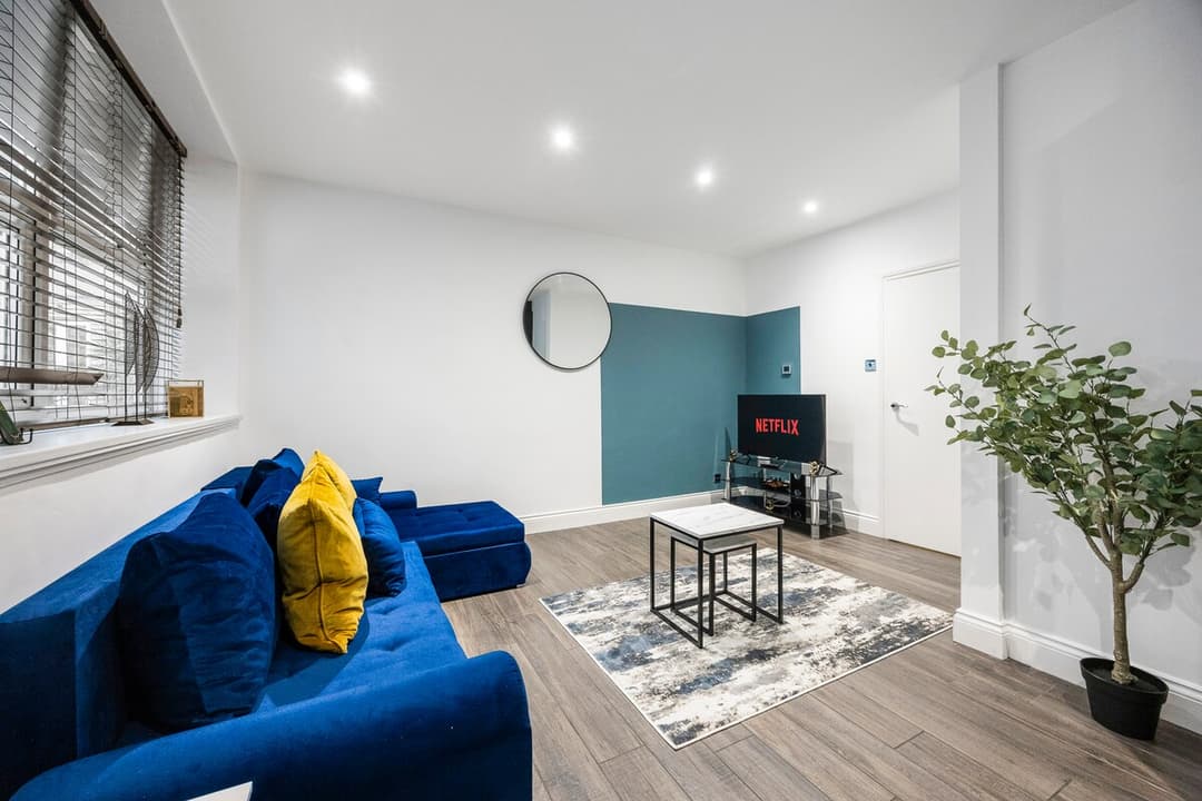 2 Bedroom Luxury Apartment | Brighton - View 6