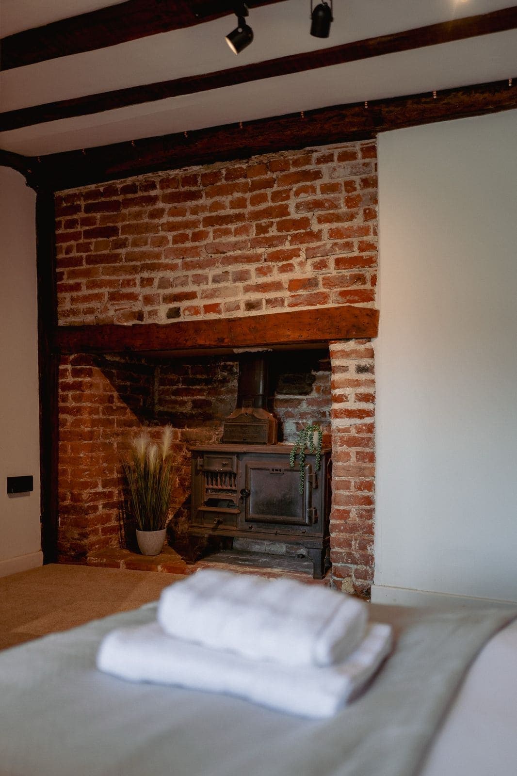 6 Bedroom House | Sittingbourne | Central - View 6