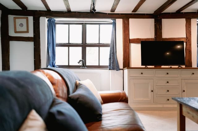 6 Bedroom House | Sittingbourne | Central - View 1