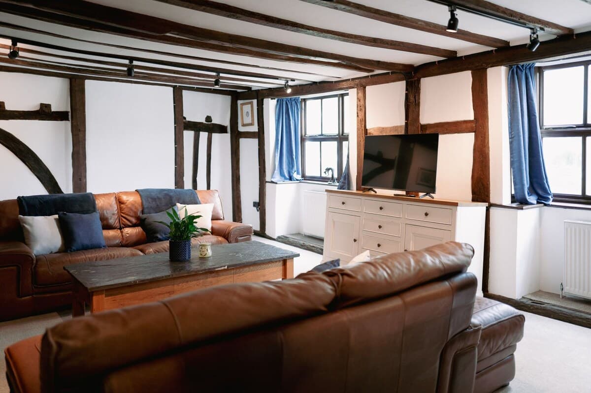 6 Bedroom House | Sittingbourne | Central