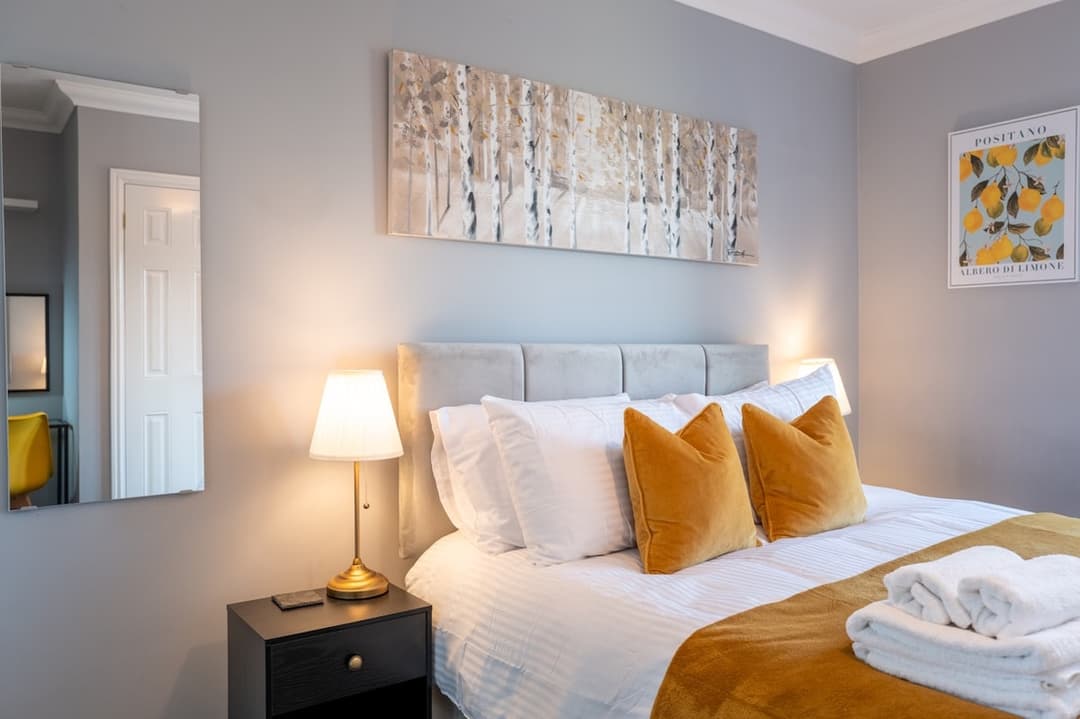 Spacious Family 5 Bedroom House | Parking |  - View 8