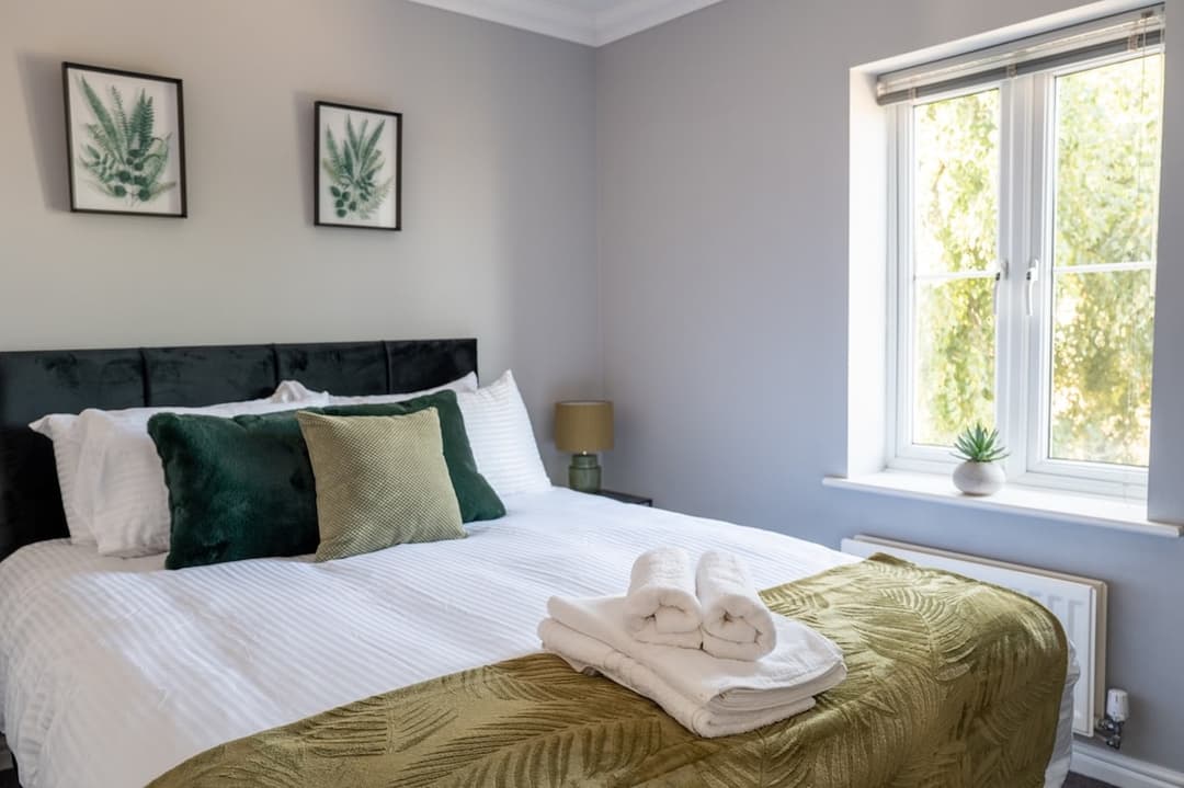 Spacious Family 5 Bedroom House | Parking |  - View 9