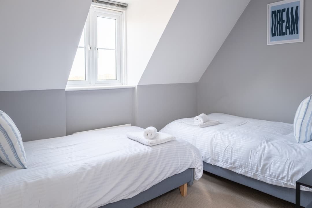 Spacious Family 5 Bedroom House | Parking |  - View 11