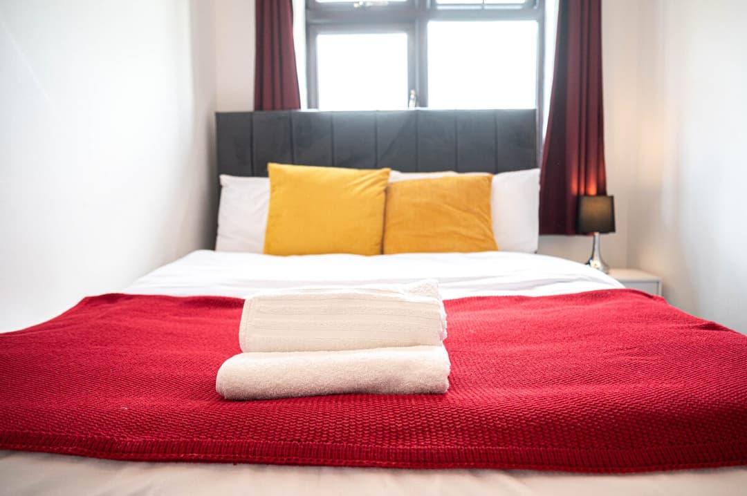 2 Bedroom Apartment Near Sea Front In Southend - View 7