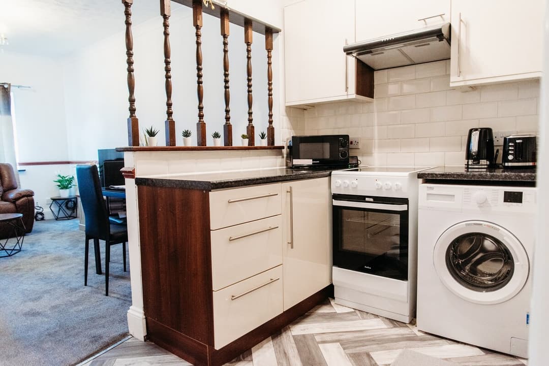 2 Bedroom Apartment Near Sea Front In Southend - View 12