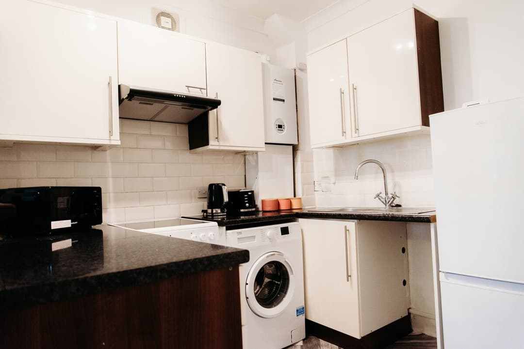 2 Bedroom Apartment Near Sea Front In Southend - View 13