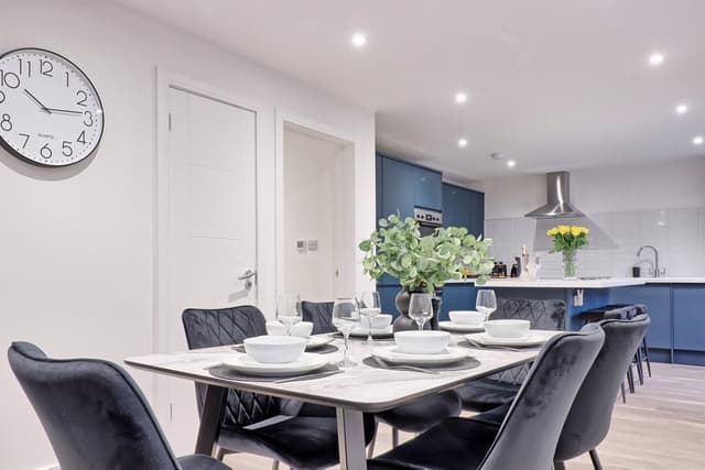 Spacious 5 Bed House | Parking | Garden  - View 1