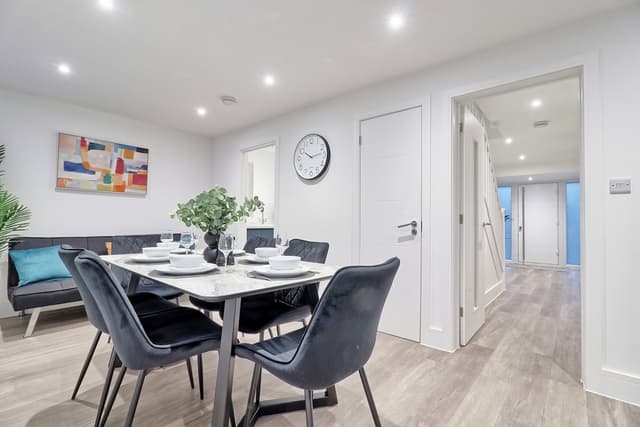 Spacious 5 Bed House | Parking | Garden  - View 2