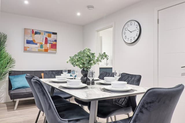 Spacious 5 Bed House | Parking | Garden  - View 3