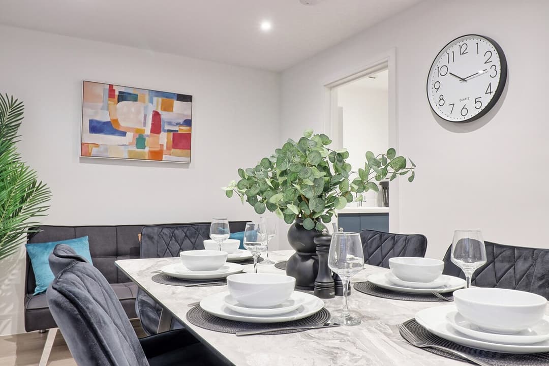 Spacious 5 Bed House | Parking | Garden  - View 8