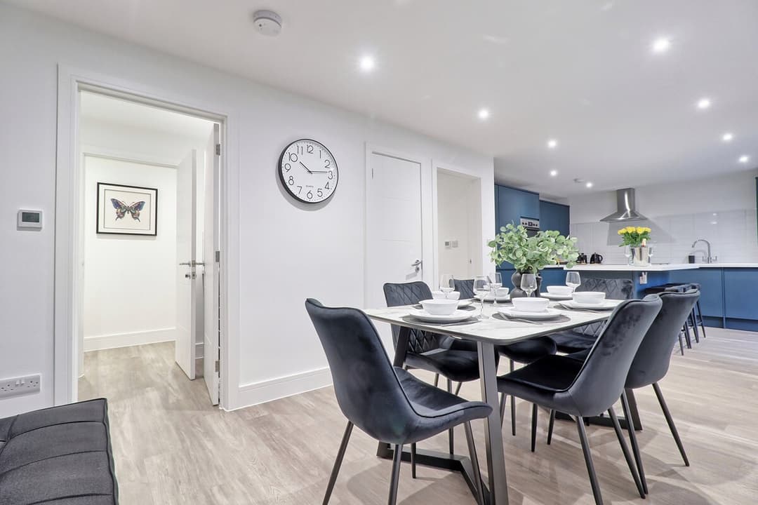 Spacious 5 Bed House | Parking | Garden  - View 9