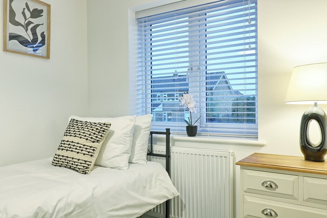 Spacious 5 Bed House | Parking | Garden  - View 10
