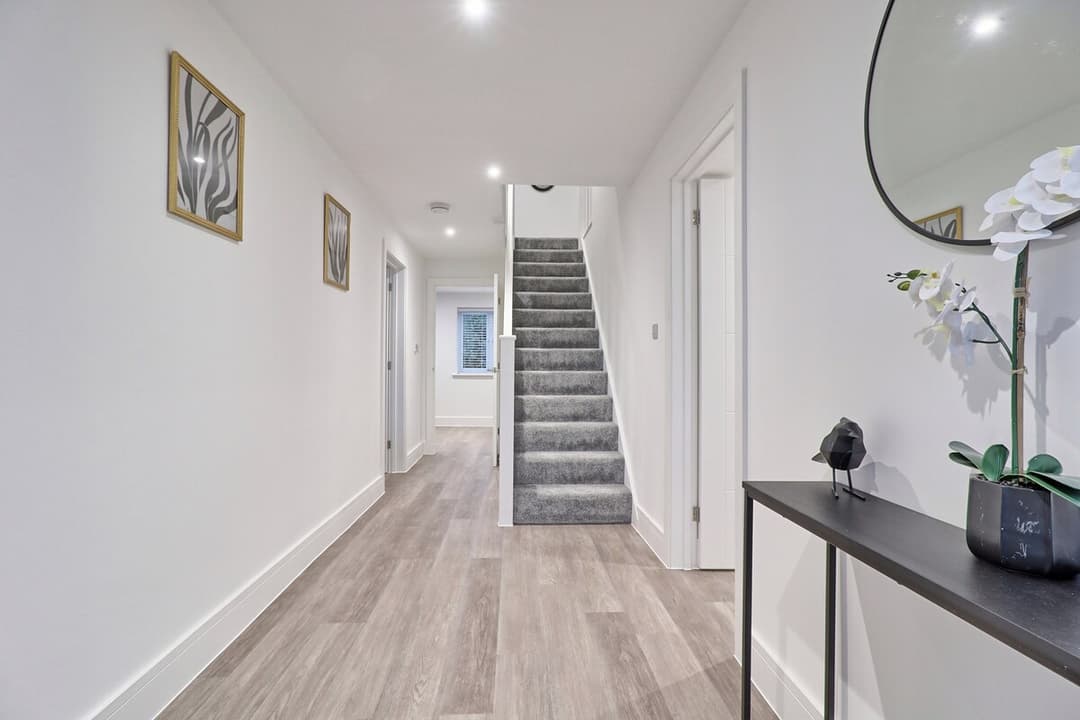 Spacious 5 Bed House | Parking | Garden  - View 14