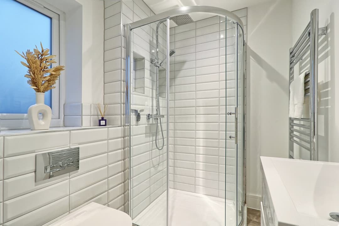 Spacious 5 Bed House | Parking | Garden  - View 25