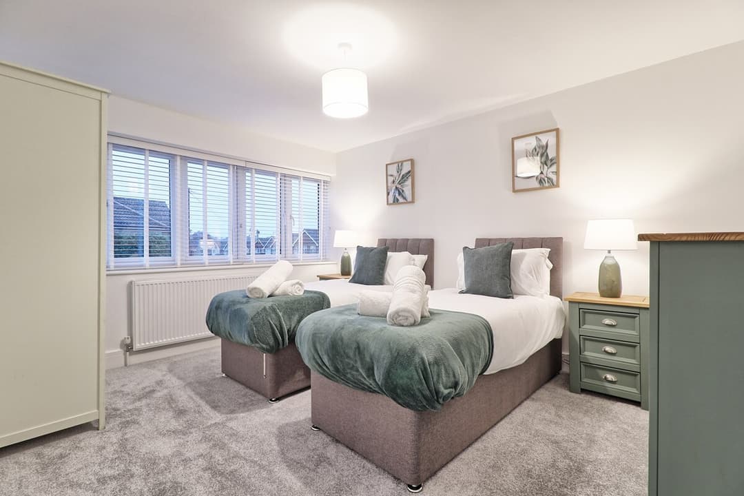 Spacious 5 Bed House | Parking | Garden  - View 26