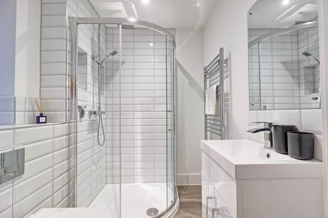 Spacious 5 Bed House | Parking | Garden  - View 27
