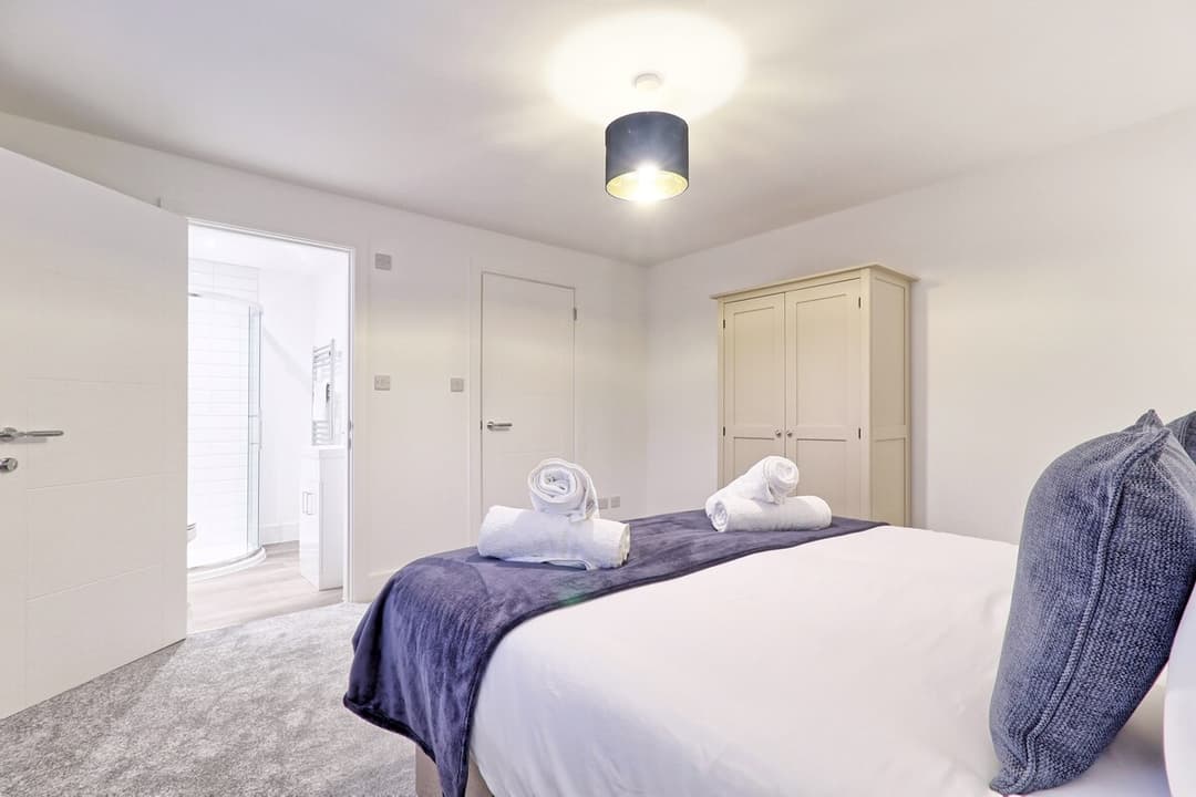 Spacious 5 Bed House | Parking | Garden  - View 30
