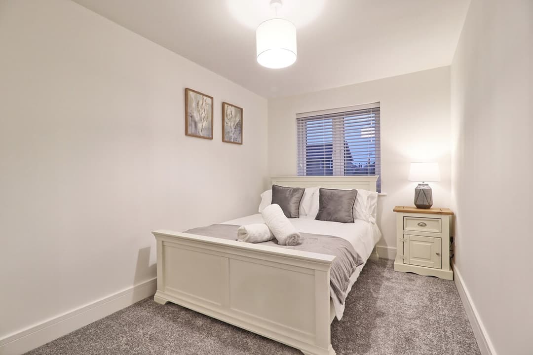 Spacious 5 Bed House | Parking | Garden  - View 32