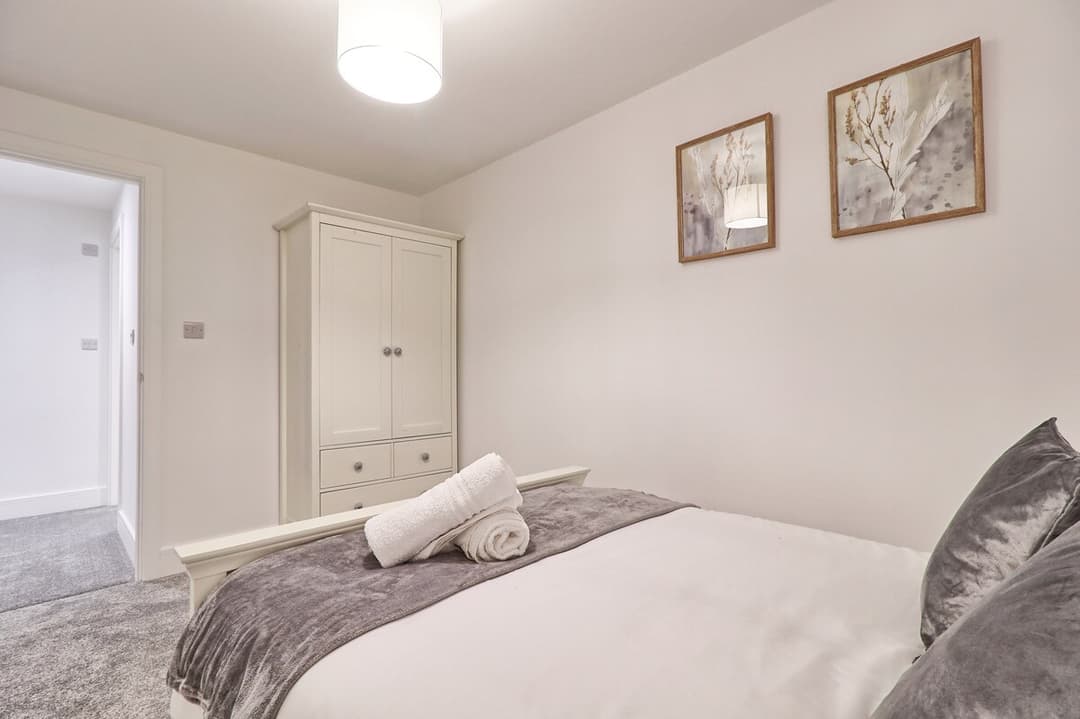 Spacious 5 Bed House | Parking | Garden  - View 34