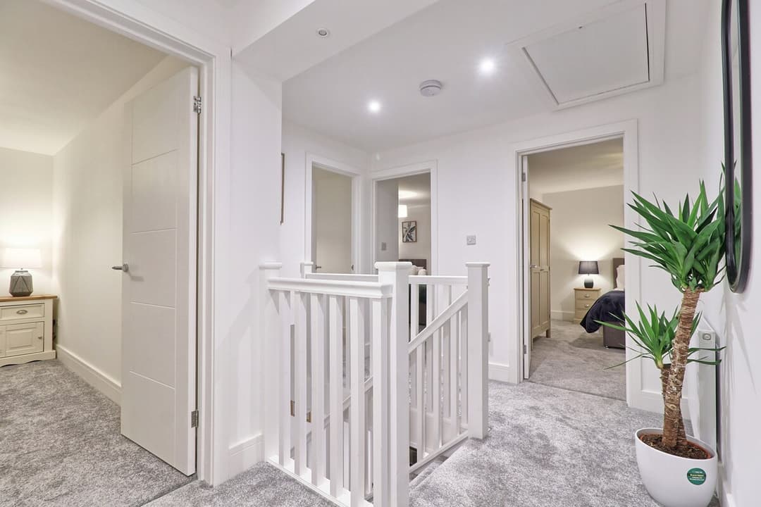 Spacious 5 Bed House | Parking | Garden  - View 35