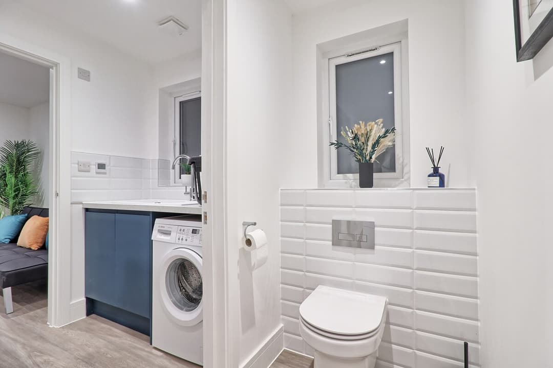Spacious 5 Bed House | Parking | Garden  - View 37