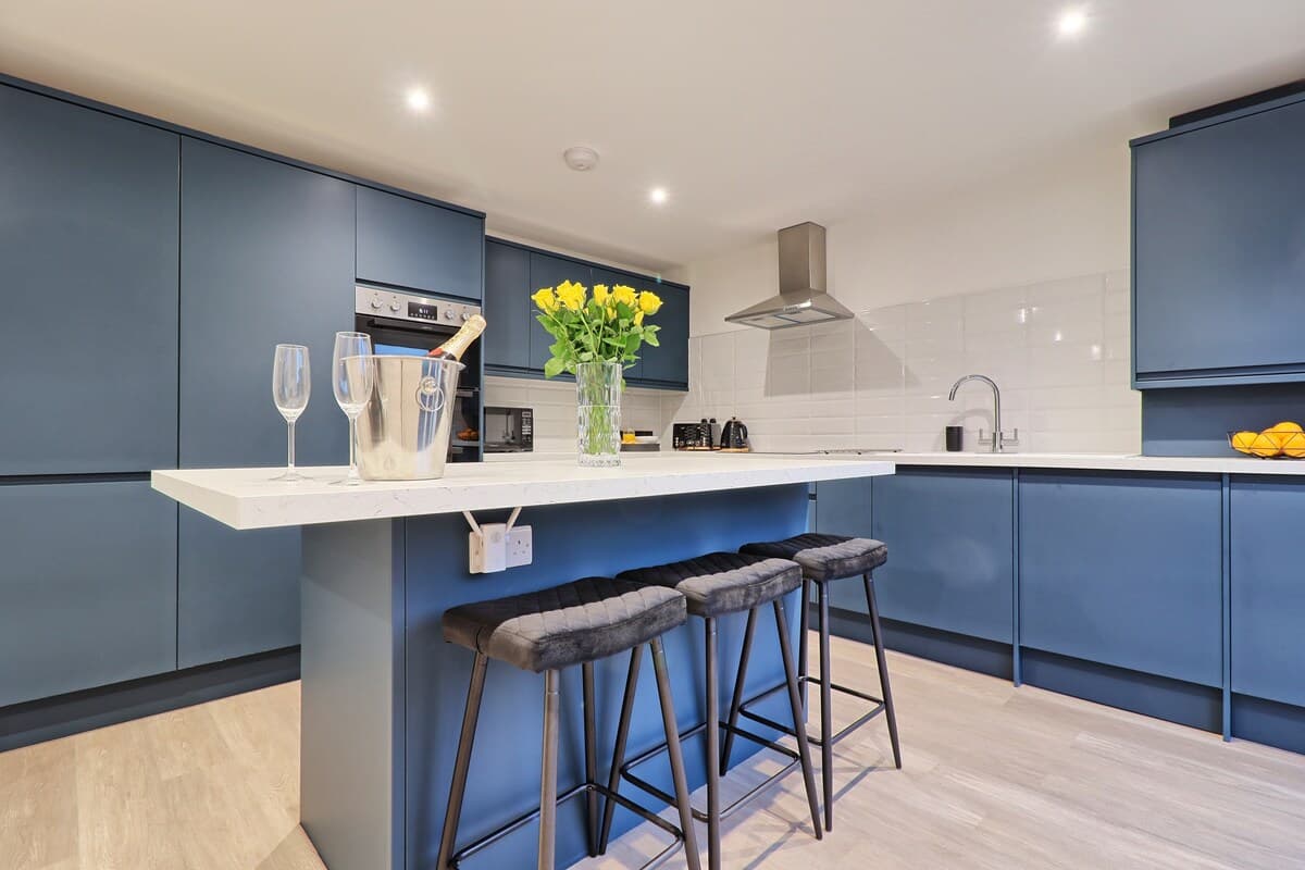 Spacious 5 Bed House | Parking | Garden 