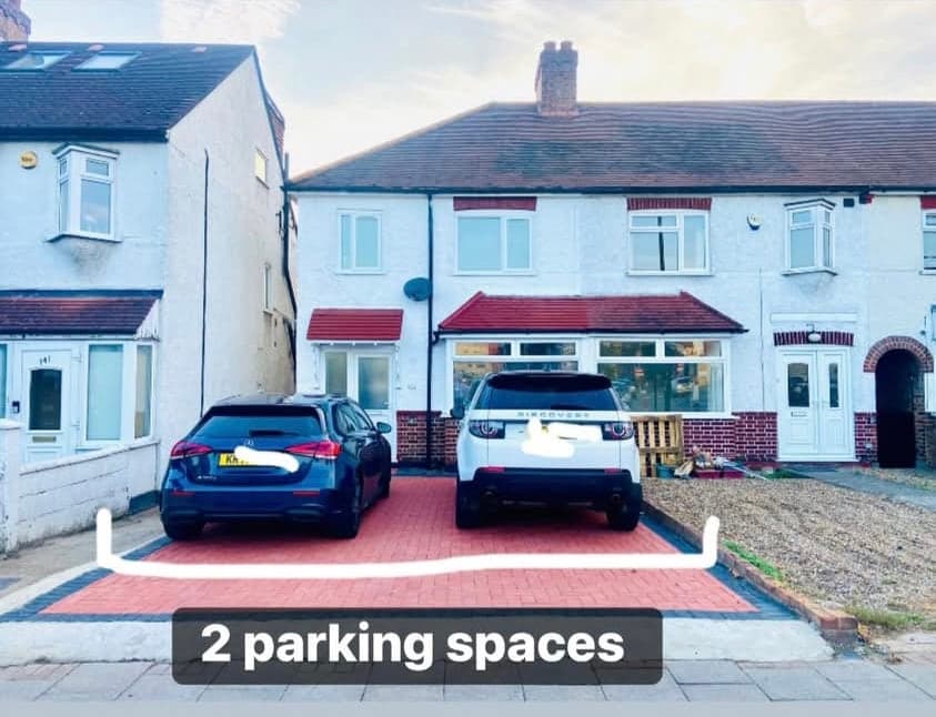 4 Bedroom Home In  London | Parking - View 12