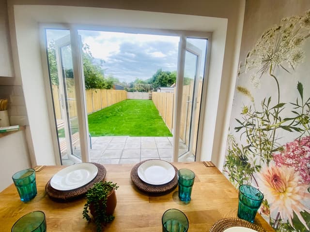 4 Bedroom Home In  London | Parking - View 2