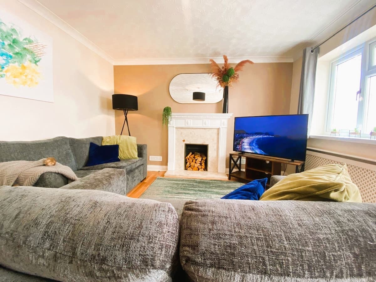 5 bed Fabulous house & FREE private parking